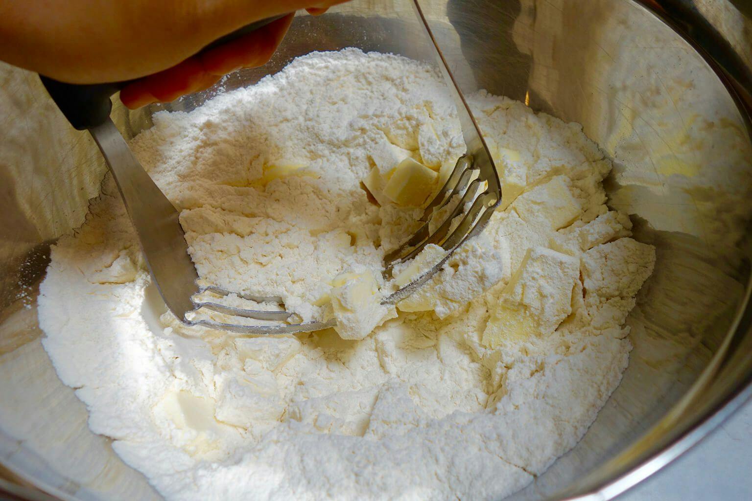 Whisk flour, salt, sugar, baking powder and baking soda in a large bowl.
