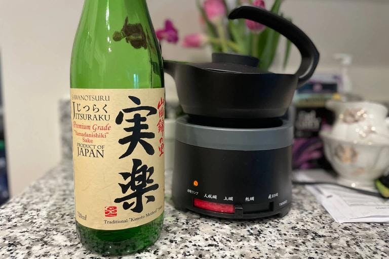Sawanotsuru “Jitsuraku” can be enjoyed as a warm sake as well as cold sake