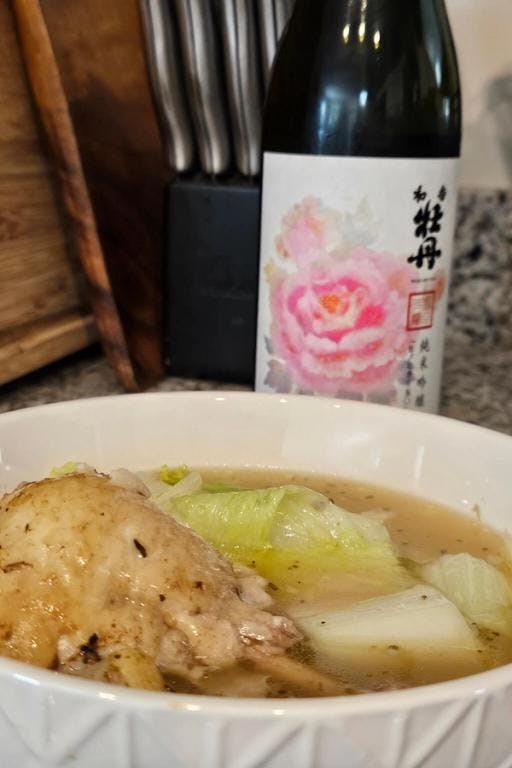 Wakabotan “Hinohikari 50” and chicken braised in herbs with cabbage.