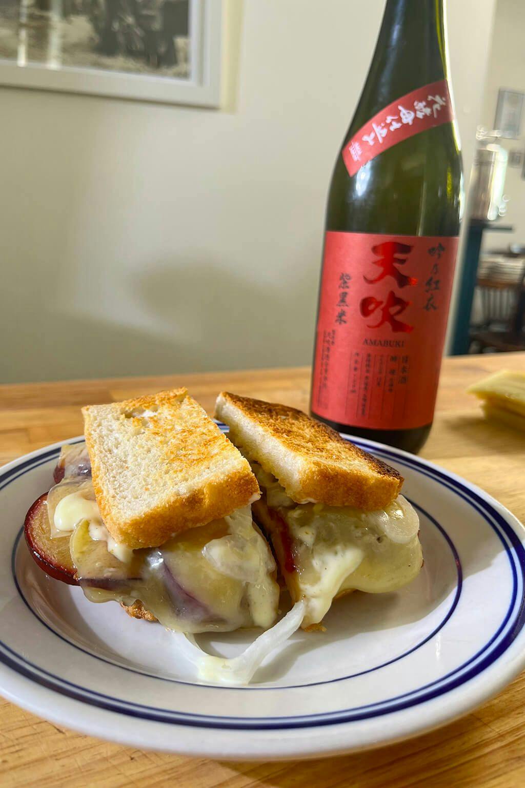 Amabuki “Gin no Kurenai” with the pork sandwich