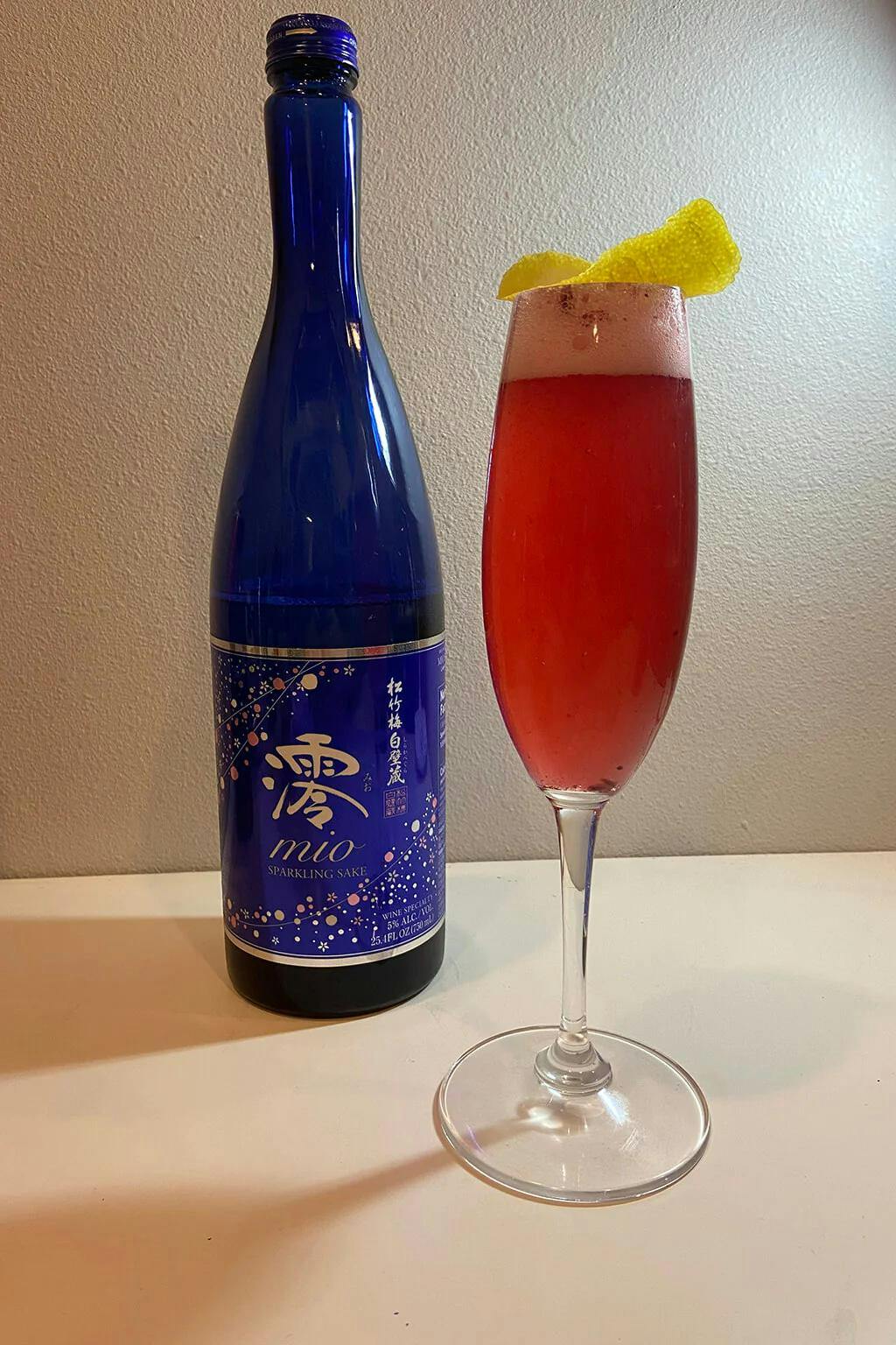 A cocktail made with sparkling sake.