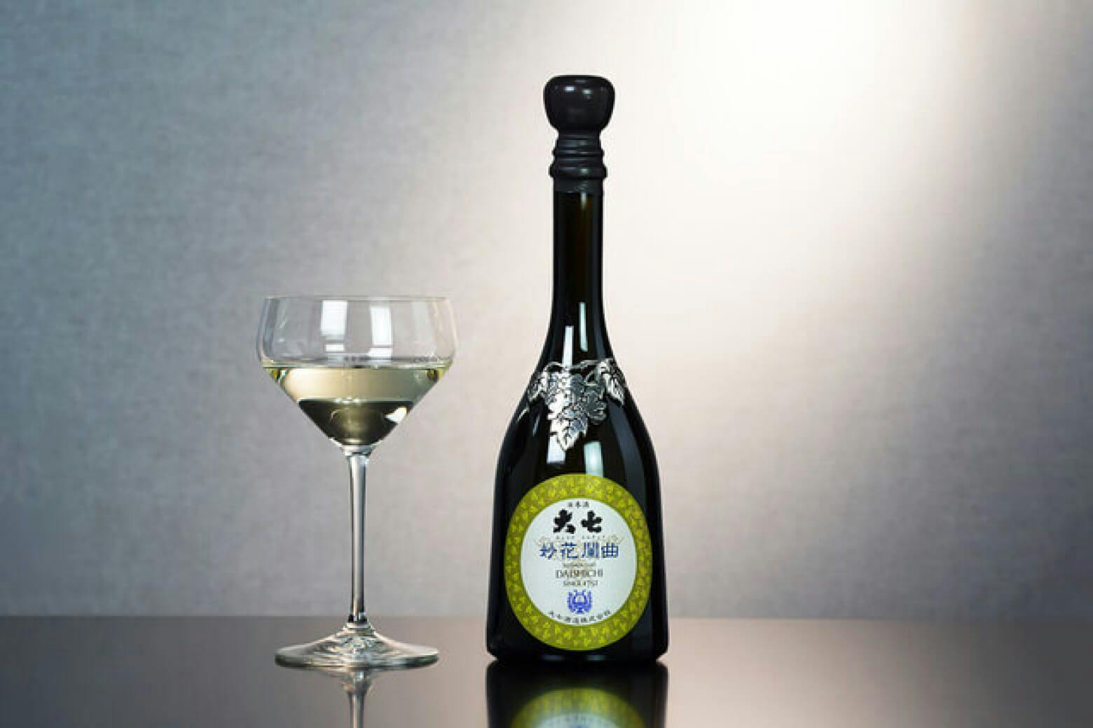 Daishichi “Myoka Rangyoku” uses bottles made with venetian glass
