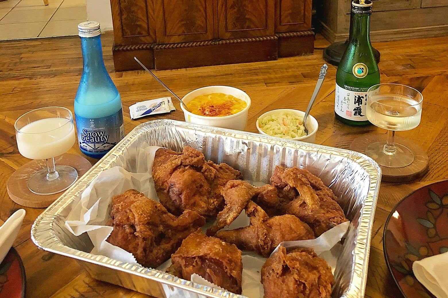 Memphis spicy fried chicken with cold Urakasumi “Junmai” and Hakushika “Snow Beauty