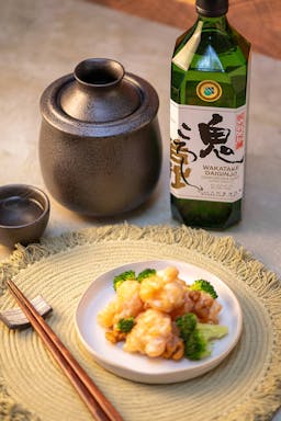Wakatake “Onikoroshi” Junmai Daiginjo, a black ceramin tokkuri and cup, served with honey walnut shrimp