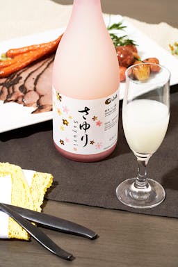 Hakutsuru “Sayuri” nigori with a champagne flute, served with roast beef and glazed french carrots