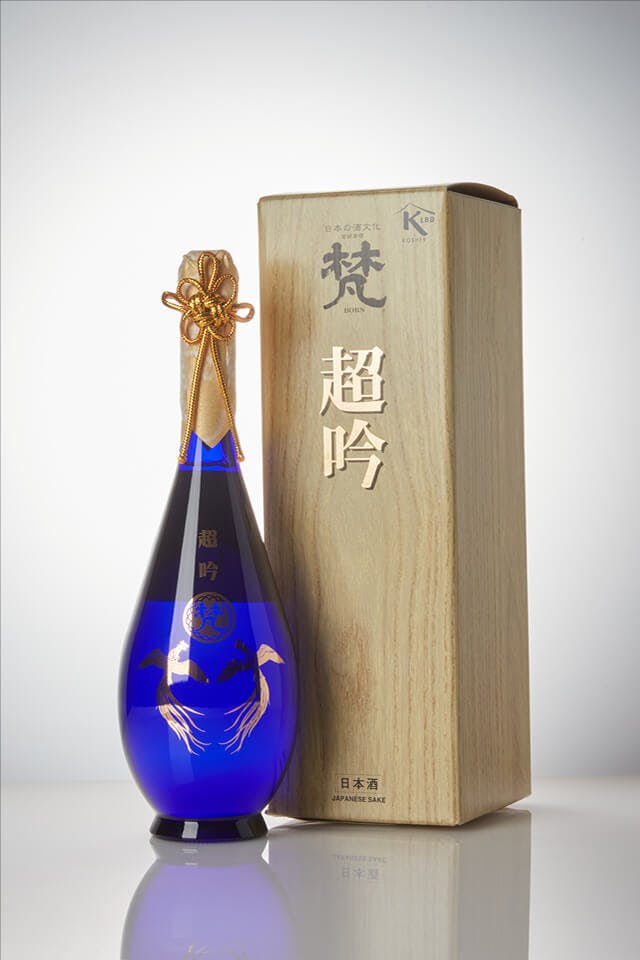 Born “Chogin” Junmai Daiginjo, standing in front of a product box