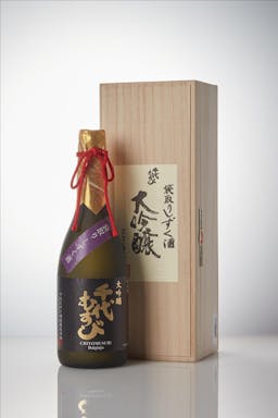 Chiyomusubi “Daiginjo,” standing in front of a product box 