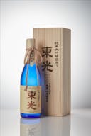 Toko “Ultraluxe” Junmai Daiginjo, standing in front of a product box