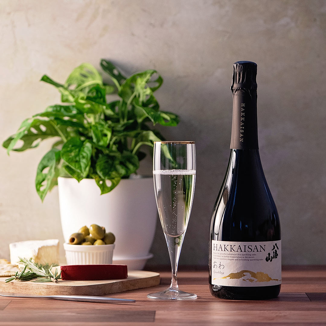 Hakkaisan “AWA” Clear Sparkling 720 ml Junmai Daiginjo Sake