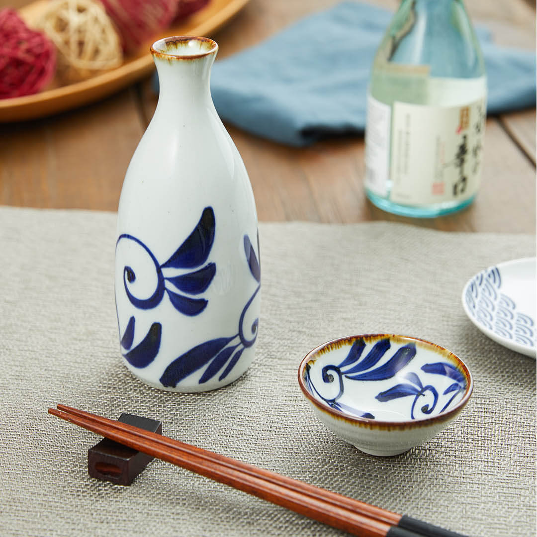 “Shohogama” Somekarakusa Sake Set, on a table